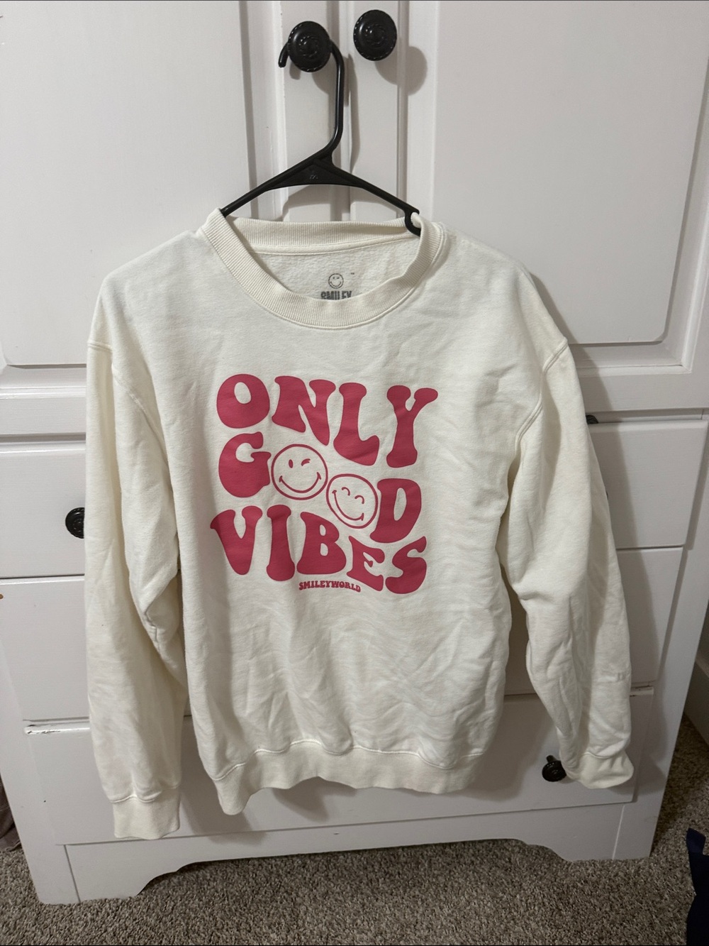Smileyworld "Only Good Vibes" Cream Crewneck Sweatshirt - Pink Graphic
